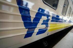 Ситуация с закупками необходимых материалов в УЗ грозит срывом железнодорожных перевозок, заявил министр инфраструктуры