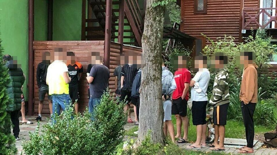 Згідно з українським законодавством, іноземців примусово повернуть на батьківщину