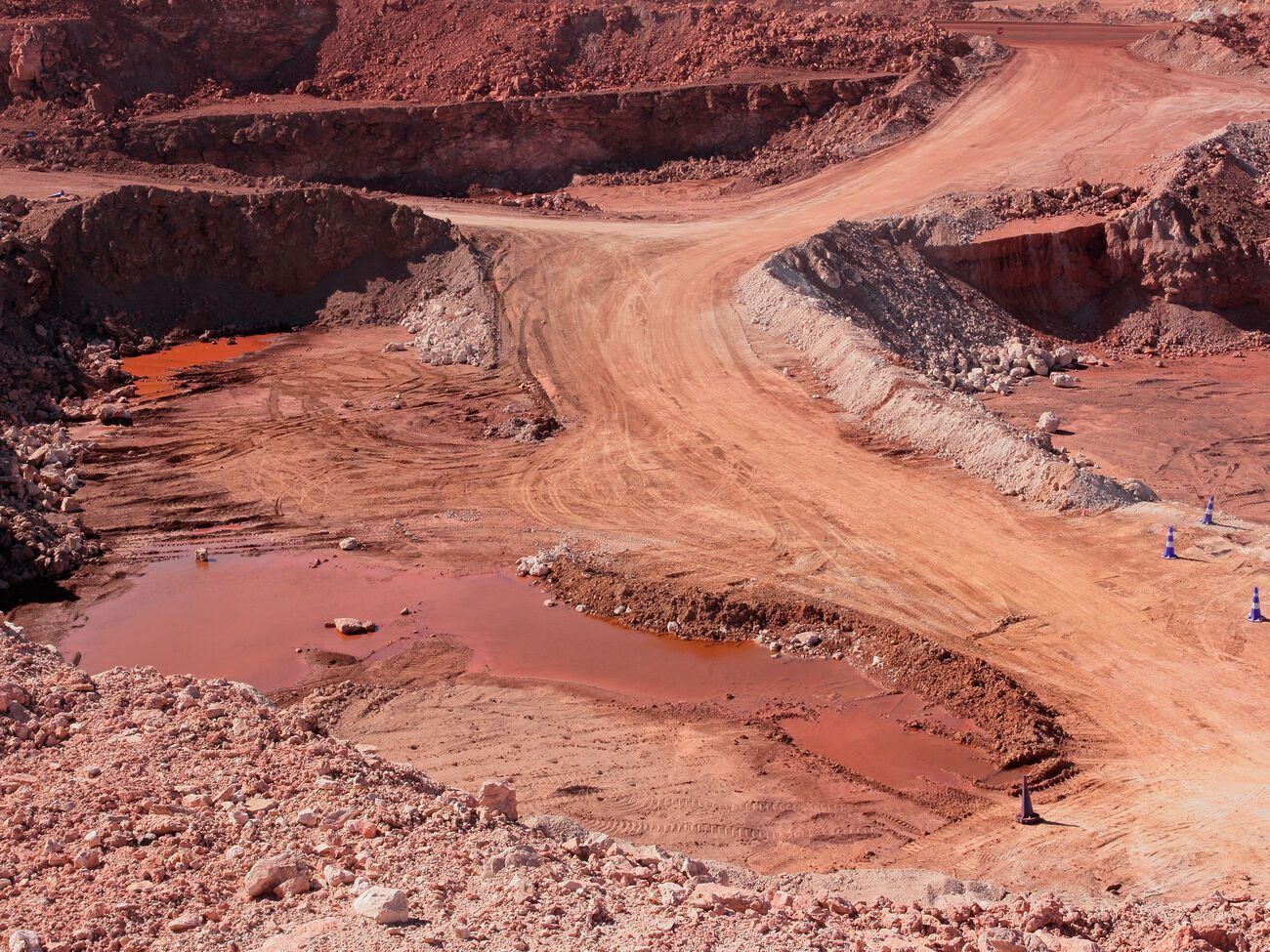 Цены на железную руду на мировых рынках продолжают снижаться