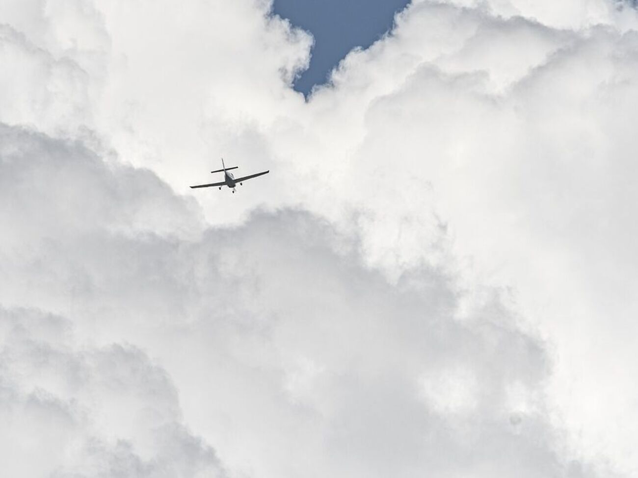 Літак розбився неподалік від аеродрому