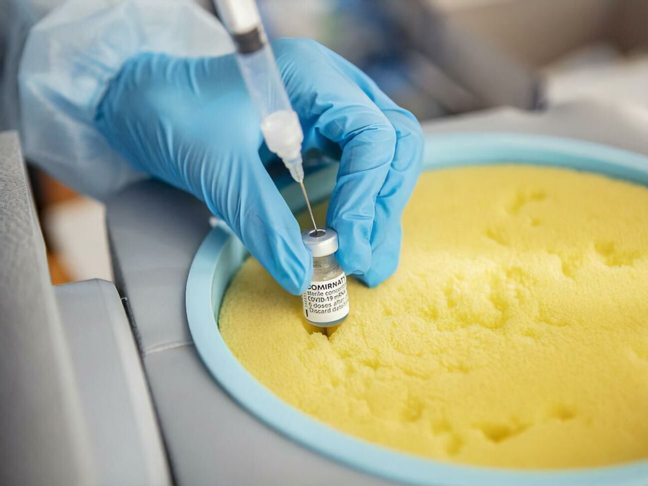 В Украине уже сделали более 10,5 млн прививок от коронавируса, обе дозы получили менее 5 млн человек