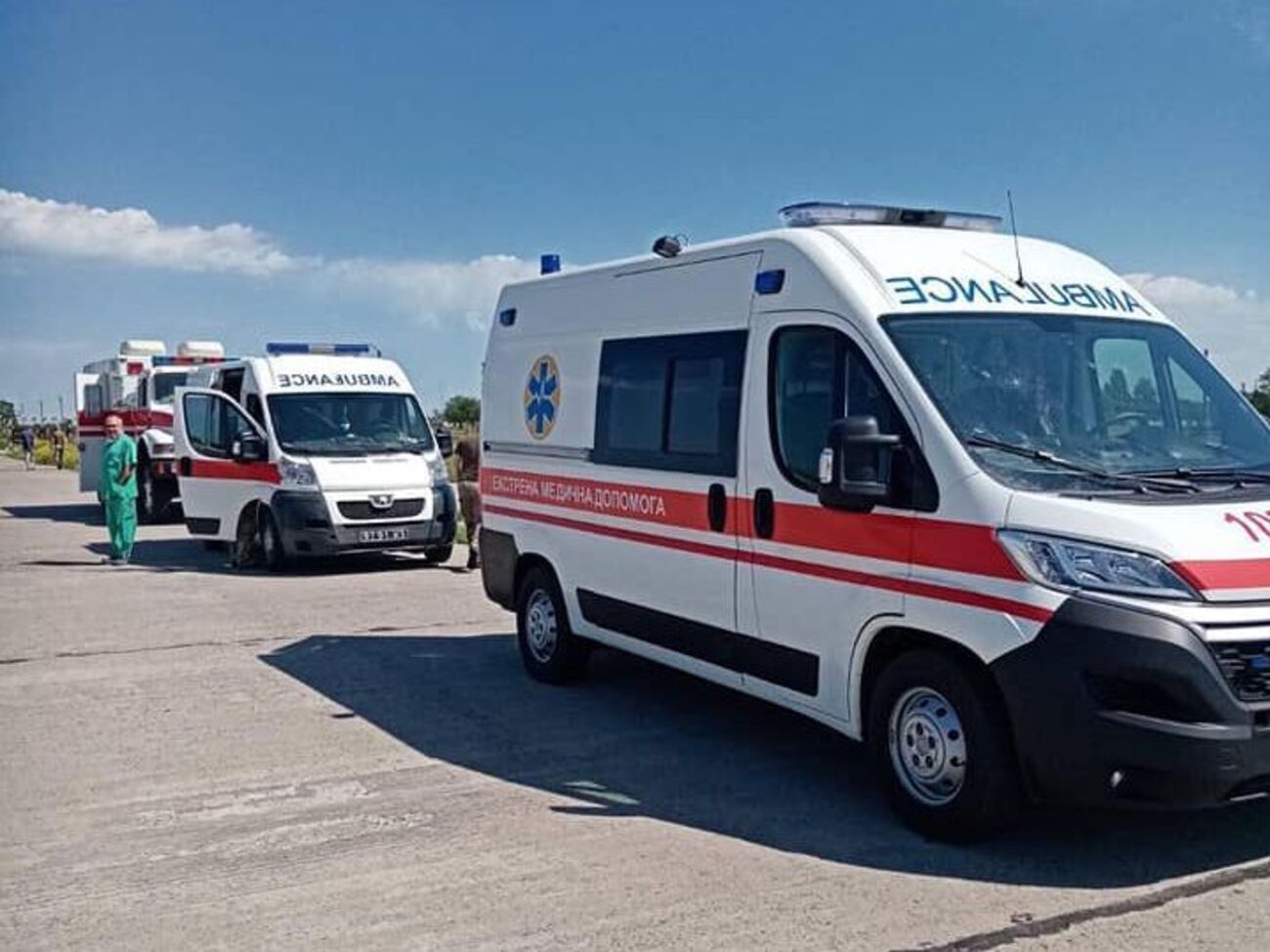 Пораненими на Донбасі медики займаються сьогодні з ранку