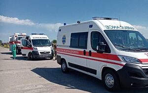 Пораненими на Донбасі медики займаються сьогодні з ранку