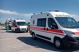 Пораненими на Донбасі медики займаються сьогодні з ранку