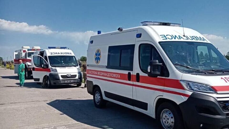 Ранеными на Донбассе медики занимаются сегодня с утра