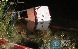 Із глибини машину підняли