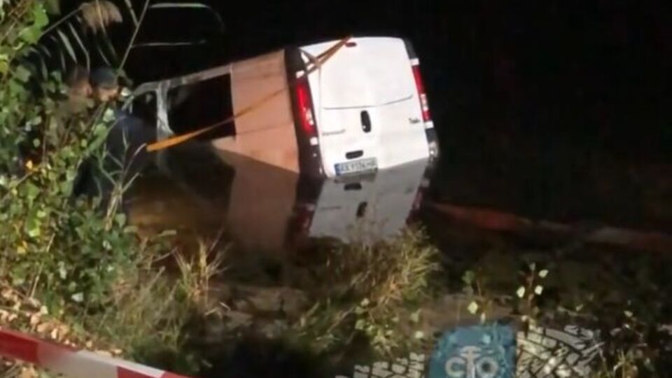 Із глибини машину підняли