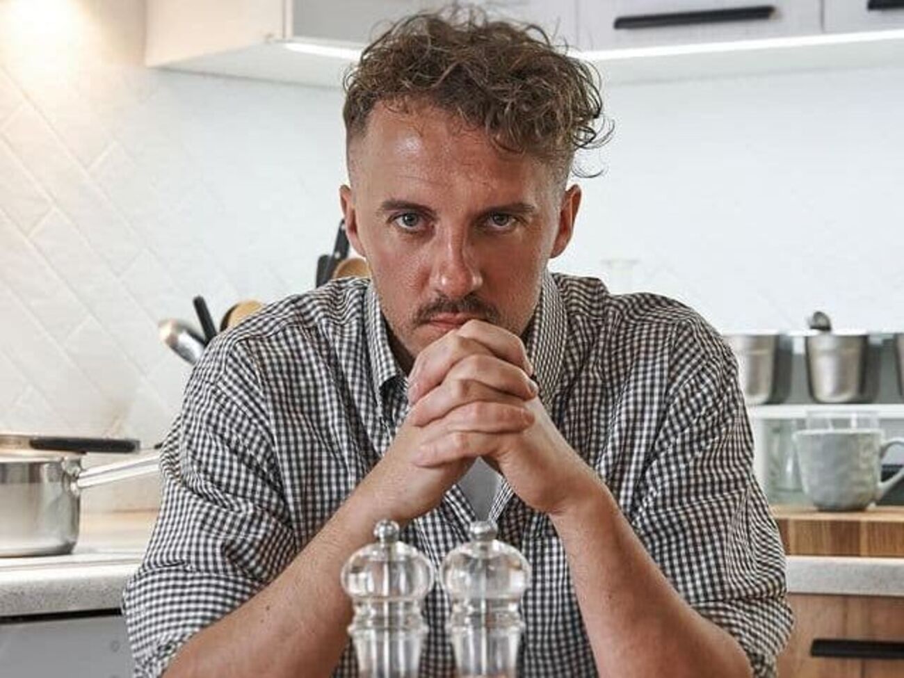 Клопотенко написал, что раз в год даже он лепит котлеты