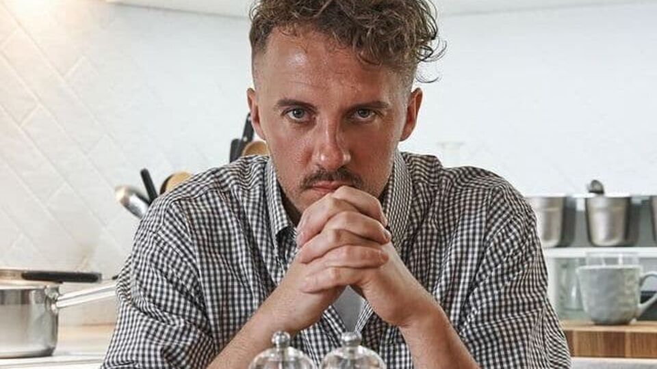 Клопотенко написал, что раз в год даже он лепит котлеты