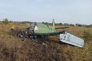 Самолет упал в поле