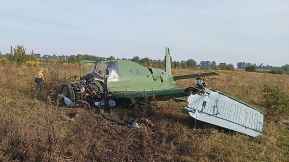 Самолет упал в поле