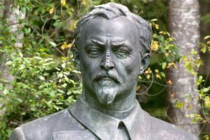 В Украине памятники Дзержинскому демонтированы по закону о декоммунизации.