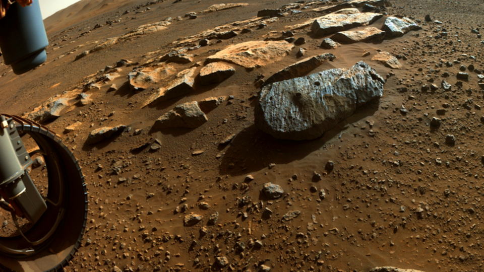 Собранные образцы имеют базальтовый состав и могут быть продуктом лавовых потоков