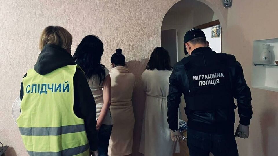 Женщин заставляли заниматься проституцией, угрожая физической расправой за отказ