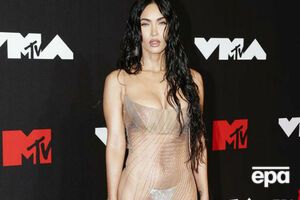 Меган Фонкс выбрала наряд от Mugler