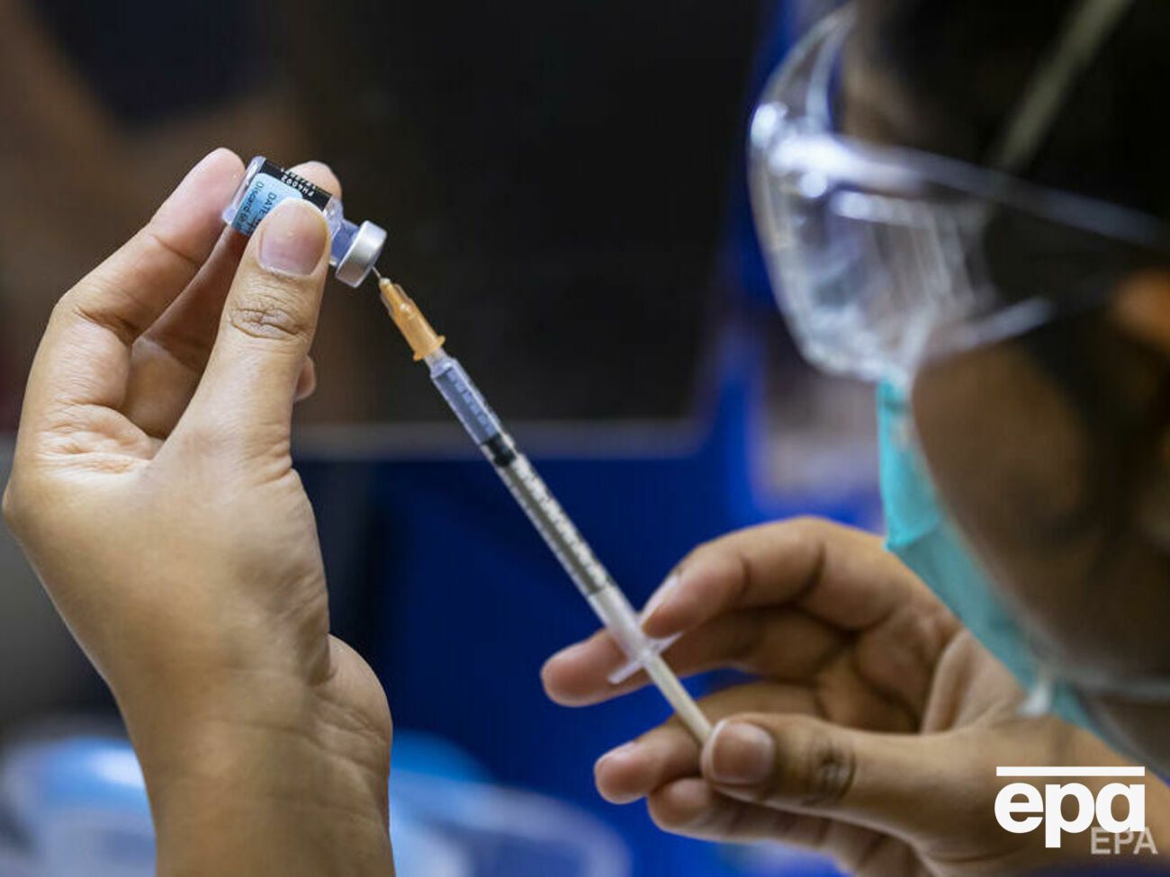 Ученые выяснили, что&nbsp;невакцинированные люди с COVID-19 в пять &ndash; семь раз чаще нуждаются в неотложной помощи или госпитализации