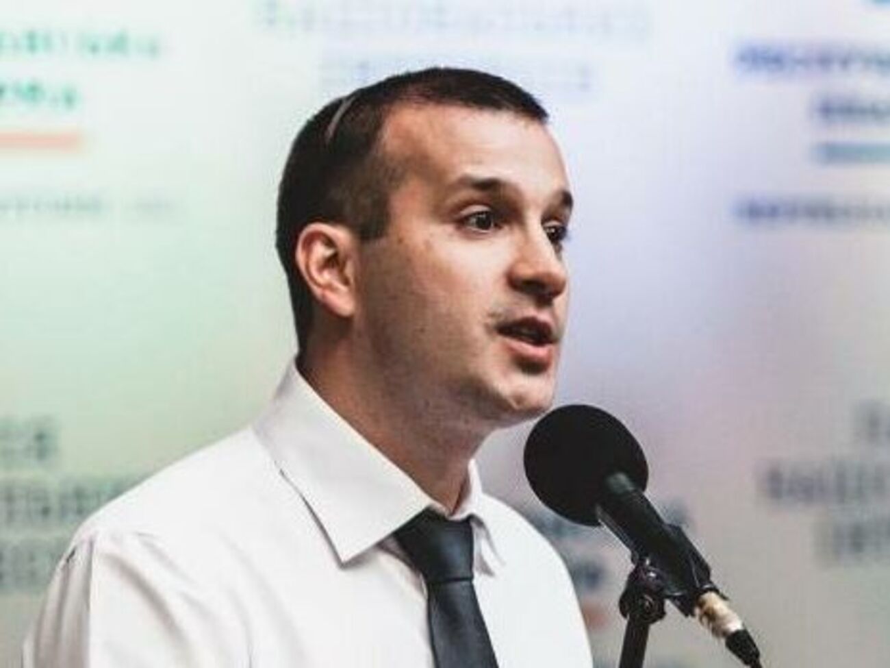 Хочеться вірити, що наближається епоха прагматизму, і Україна почне поводитися як держава, а не як "пудель, який загубив господаря"