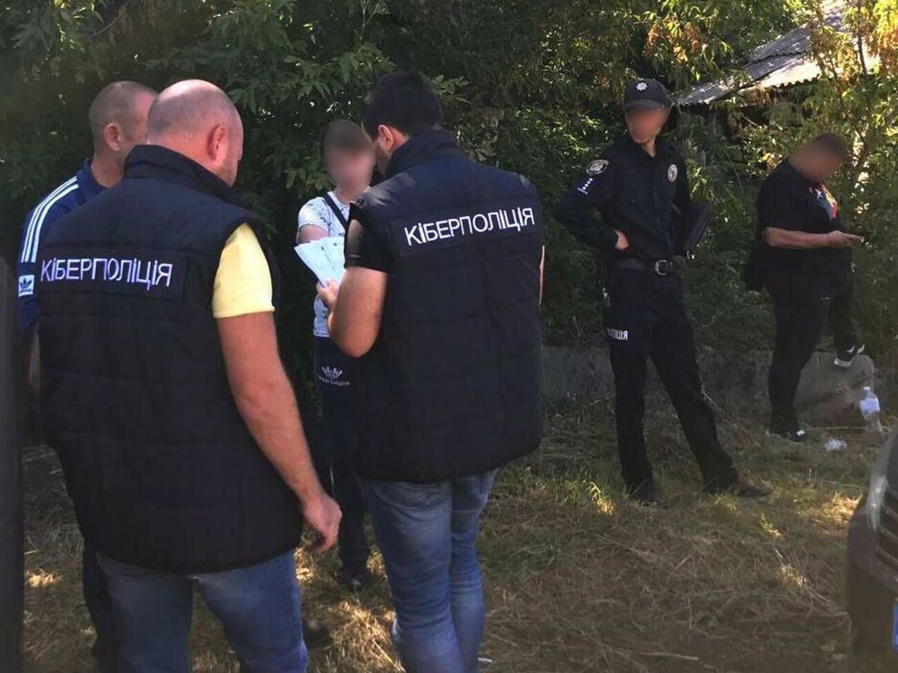 Під час огляду автомобіля фігуранта поліція виявила підроблені медичні довідки з даними інших громадян