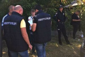 Під час огляду автомобіля фігуранта поліція виявила підроблені медичні довідки з даними інших громадян