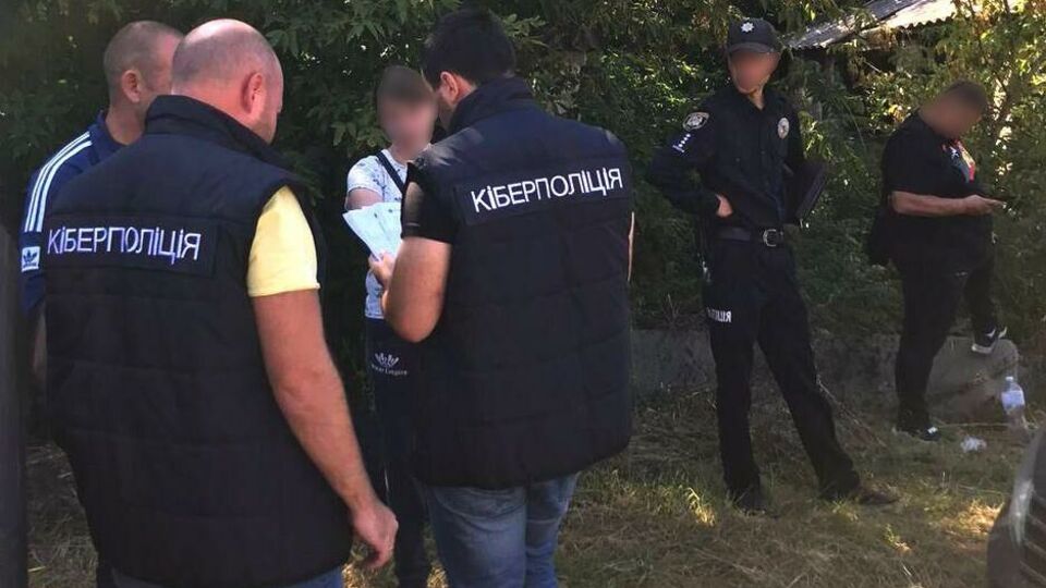 В ходе осмотра автомобиля фигуранта полиция обнаружила поддельные медицинские справки с данными других граждан