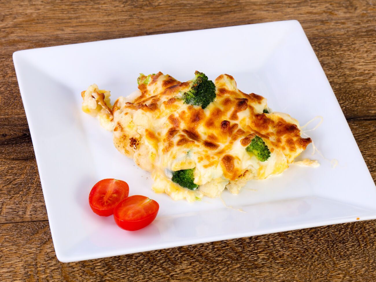 Выпекать мясо эксперт рекомендует около 20 минут в заранее разогретой до 200&nbsp;&deg;C духовке