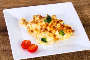 Выпекать мясо эксперт рекомендует около 20 минут в заранее разогретой до 200 °C духовке