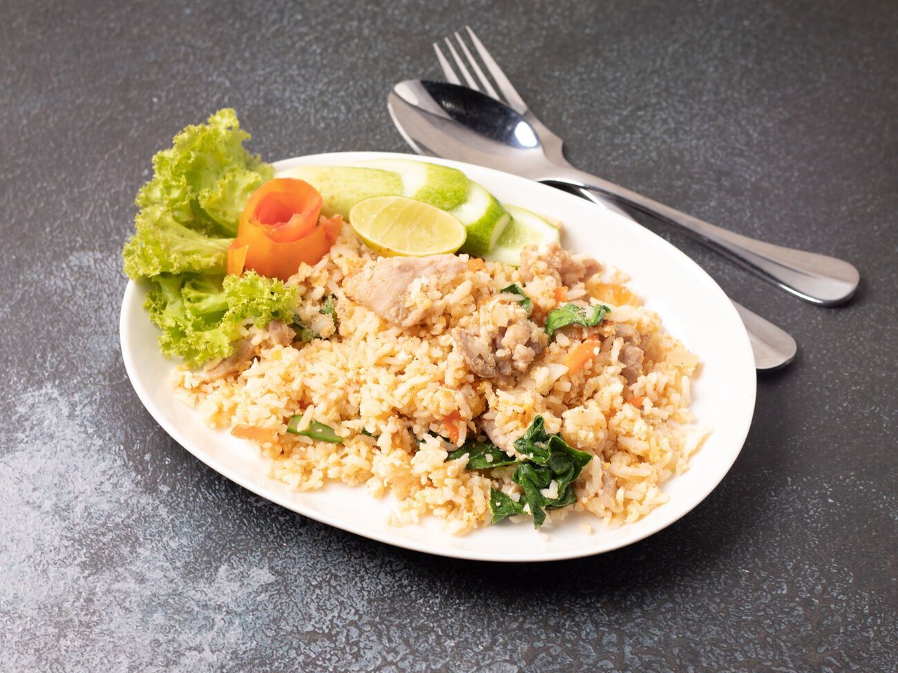 Золотистый стафилококк попал в пищу в процессе приготовления, бактерию нашли у&nbsp;четырех работников персонала школьного пищеблока