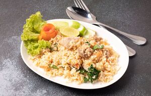 Золотистый стафилококк попал в пищу в процессе приготовления, бактерию нашли у четырех работников персонала школьного пищеблока