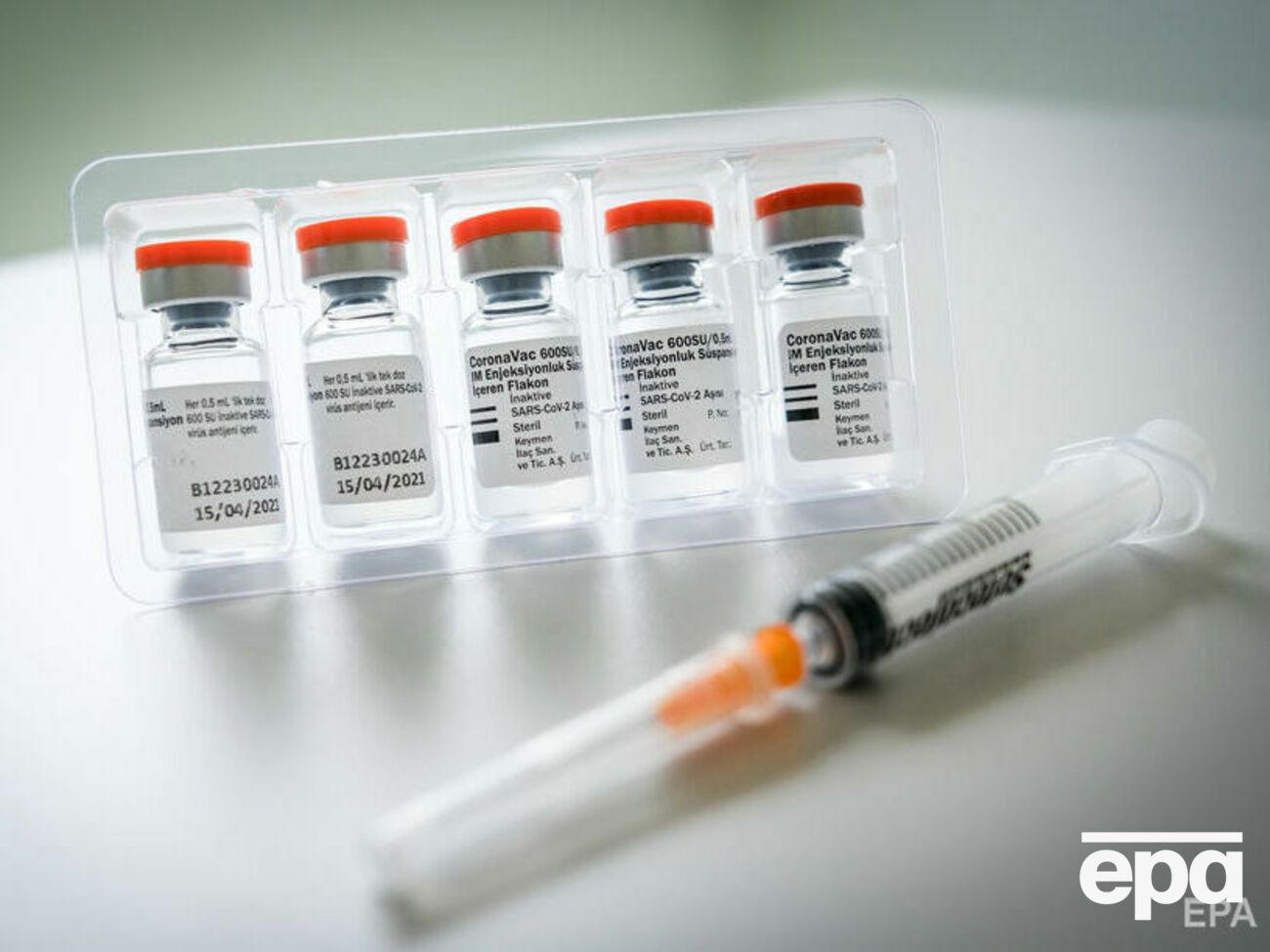 В Украине препаратом CoronaVac привились 1,7 млн человек