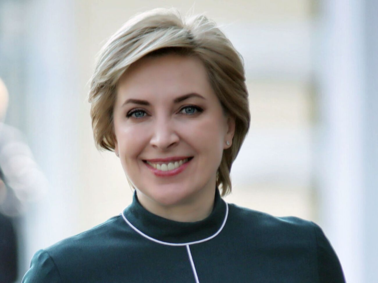 Ирина Верещук: Уникальность этих командно-штабных учений заключается в том, что здесь мы объединяем три составляющие: защита критической инфраструктуры, защита именно от гибридных угроз и именно в Черноморском регионе