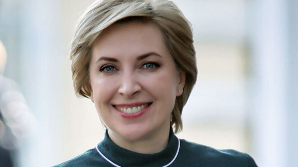 Ирина Верещук: Уникальность этих командно-штабных учений заключается в том, что здесь мы объединяем три составляющие: защита критической инфраструктуры, защита именно от гибридных угроз и именно в Черноморском регионе