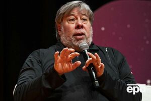 Возняк отметил, что его космическая компания будет непохожа на своих конкурентов