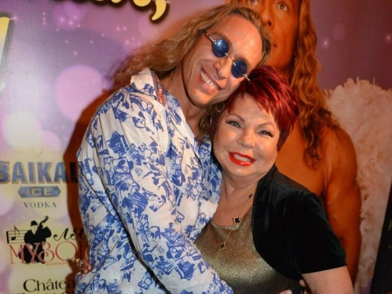 По словам Порывай, после измены ее отношение к мужу дочери (слева) не изменилось