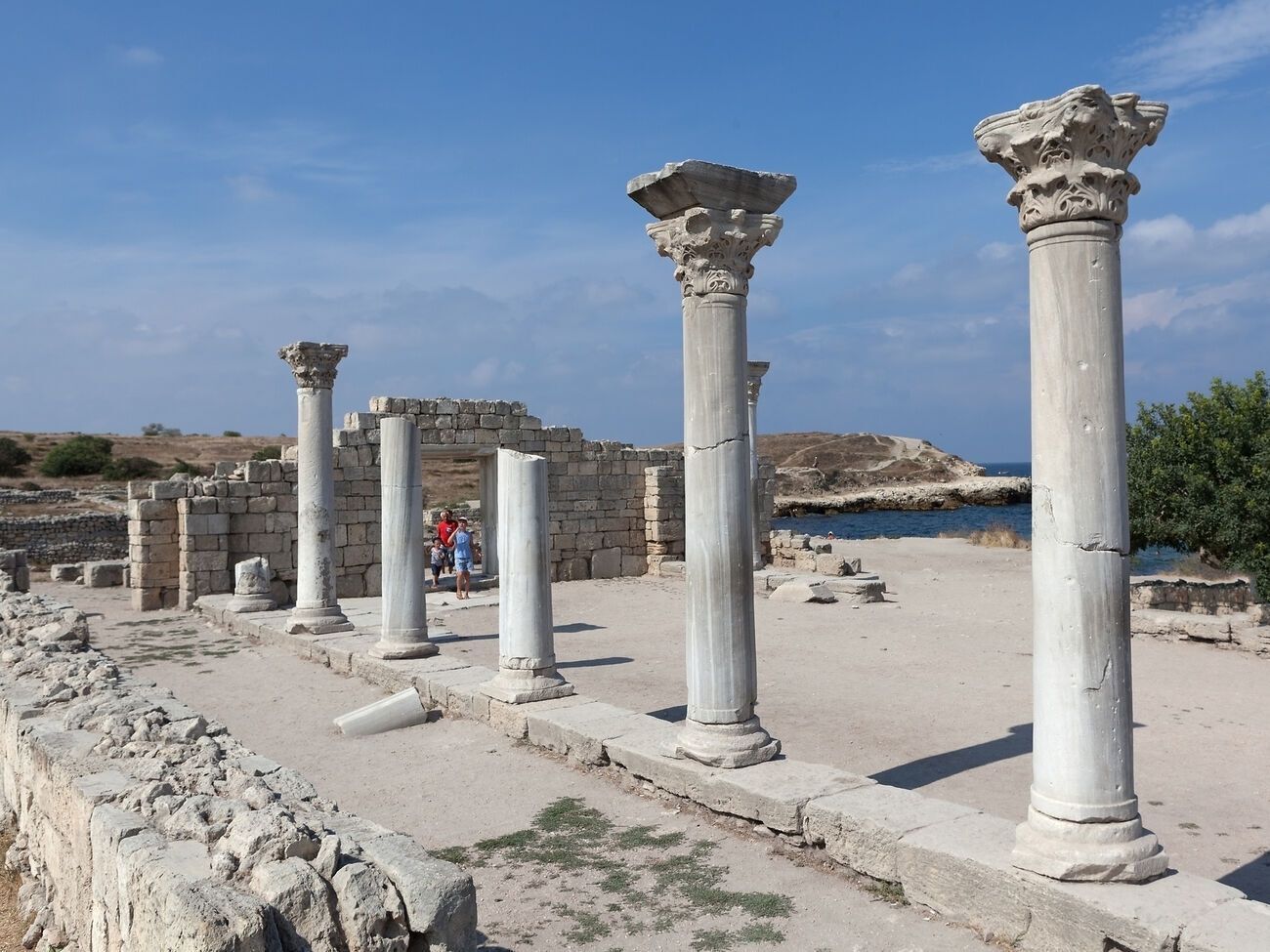 В ЮНЕСКО отметили, что этим летом в Херсонесе начались "раскопки" с использованием тяжелой техники, которые могут поставить под угрозу его статус