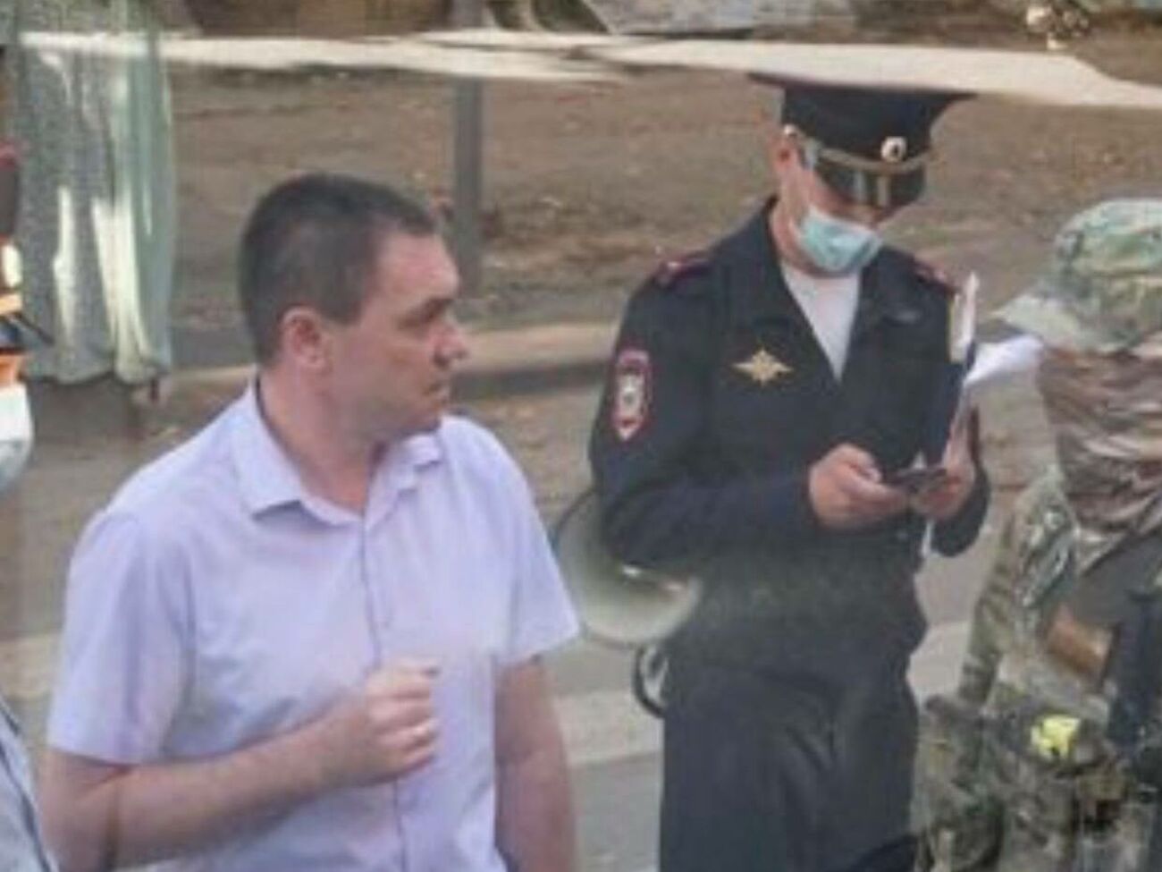 Ніколаєв (ліворуч) був одним із перших перебіжчиків із лав МВС України на бік російських окупантів