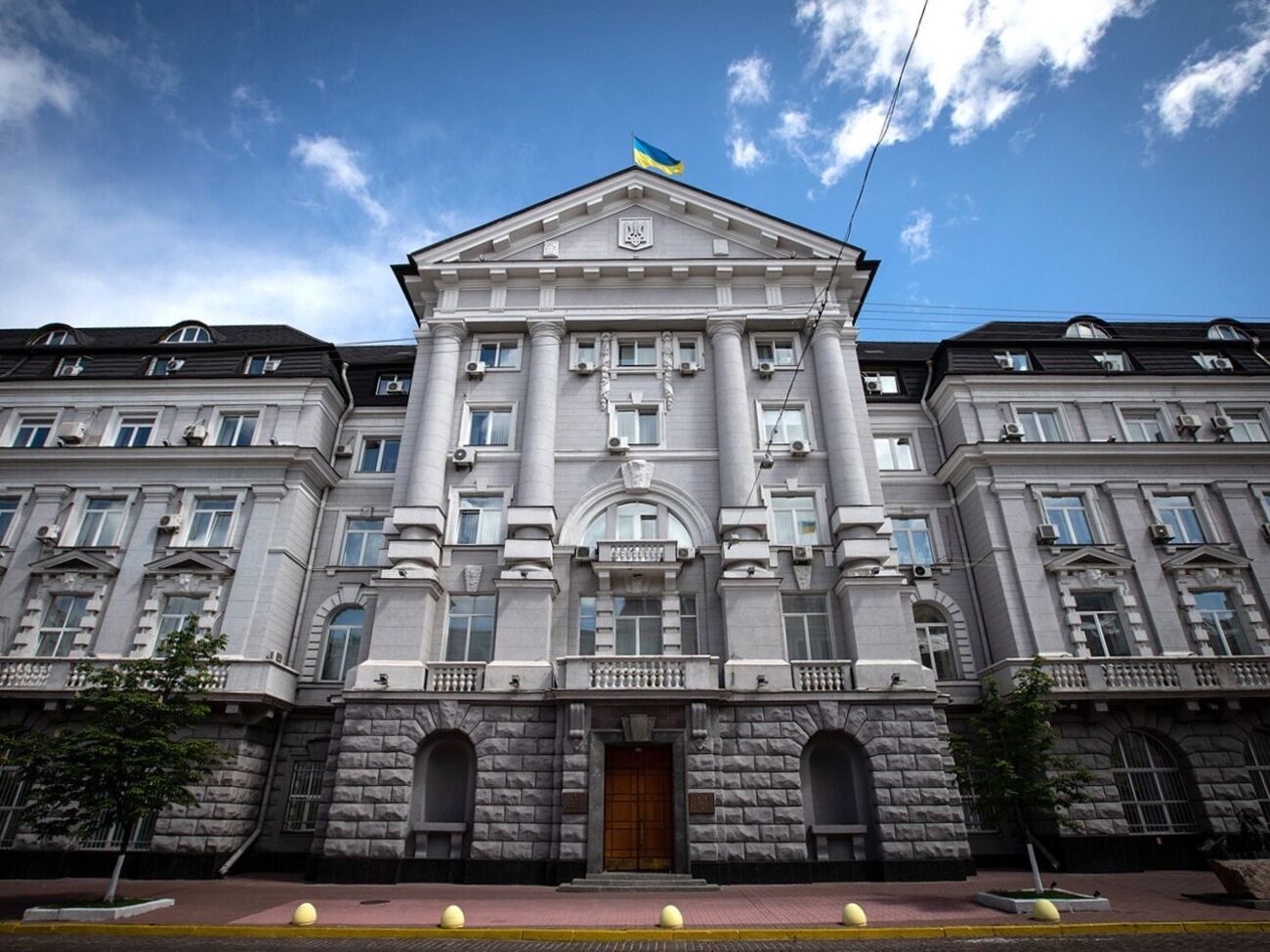 Сотрудники СБУ затолкали предпринимателя&nbsp;в автомобиль, забрали у него ключи от квартиры и iPhone