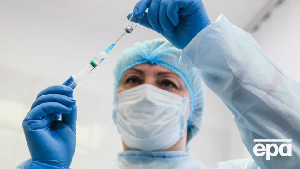"Жовтий" сертифікат можна буде отримати після першого щеплення дводозною вакциною проти COVID-19, зазначили в МОЗ