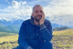 Быков: Состоятельный ли я человек? Нет, я в долгах, как в шелках