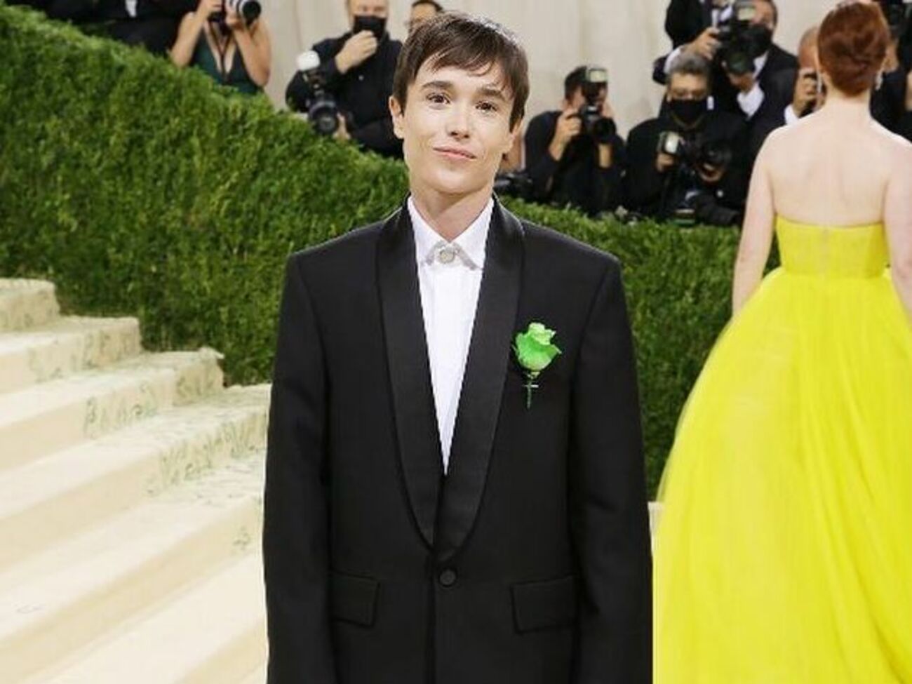 У грудні 2020 року актриса Елен Пейдж зробила камінг-аут, попросивши називати її Еліотом