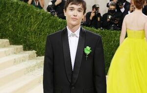 В декабре 2020 года актриса Эллен Пейдж совершила каминг-аут, попросив называть ее Эллиотом