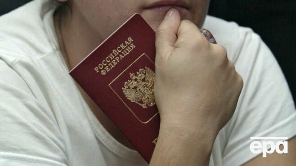 Росія видала жителям ОРДЛО приблизно 600 тис. своїх паспортів