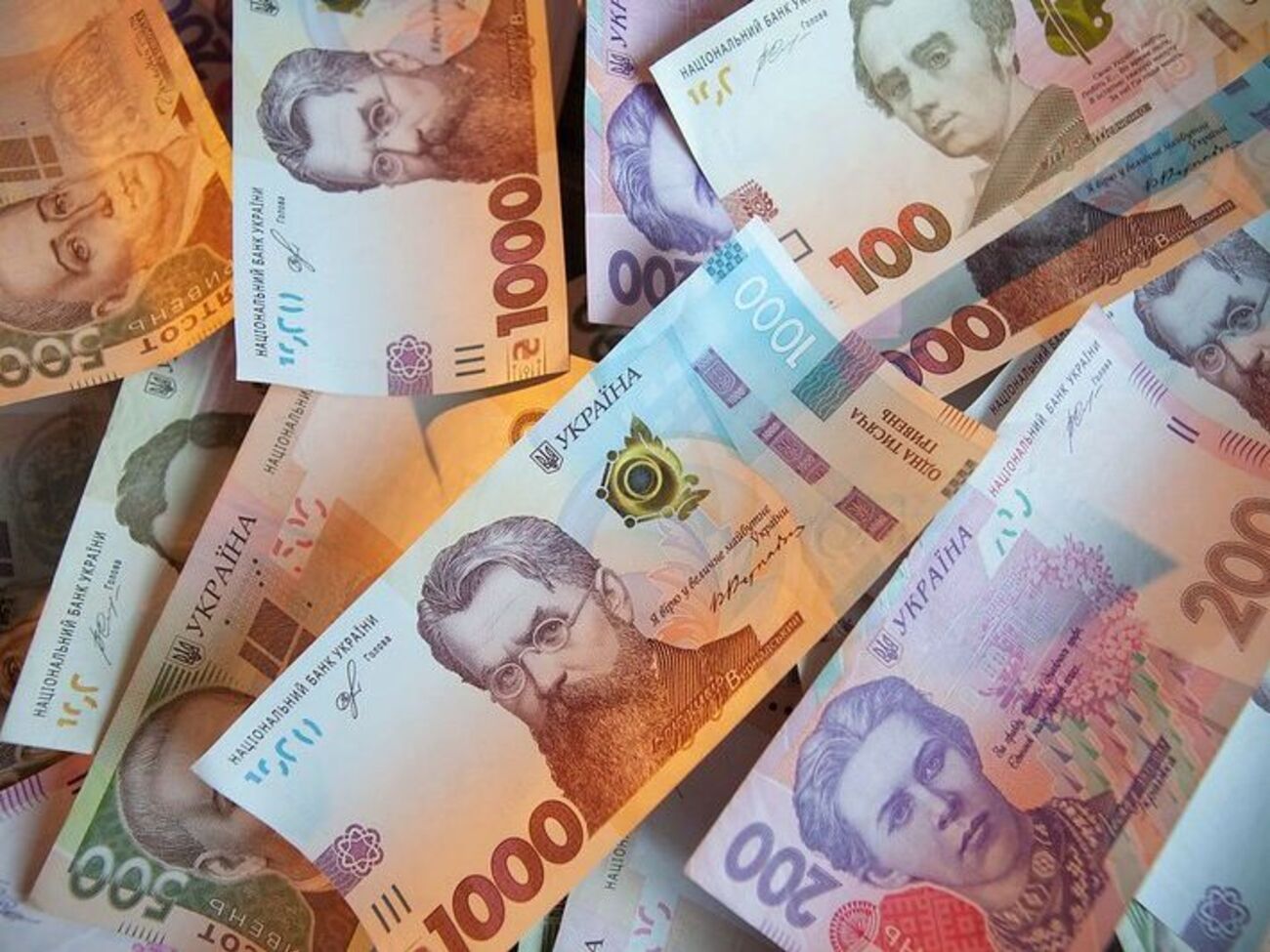 Доплати пенсіонерам продовжать