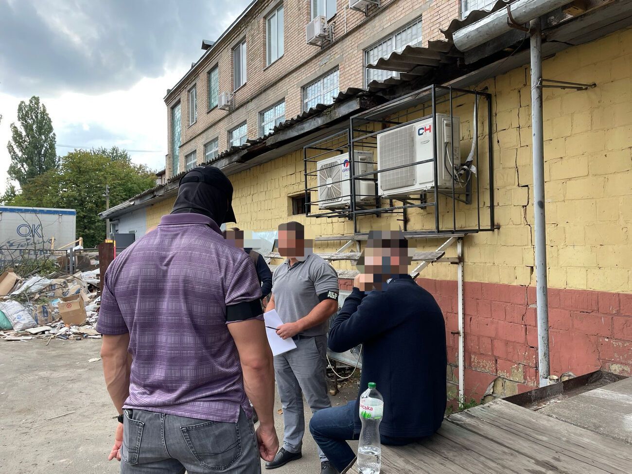 Фигуранты получили от руководителя предприятия $12 тыс.