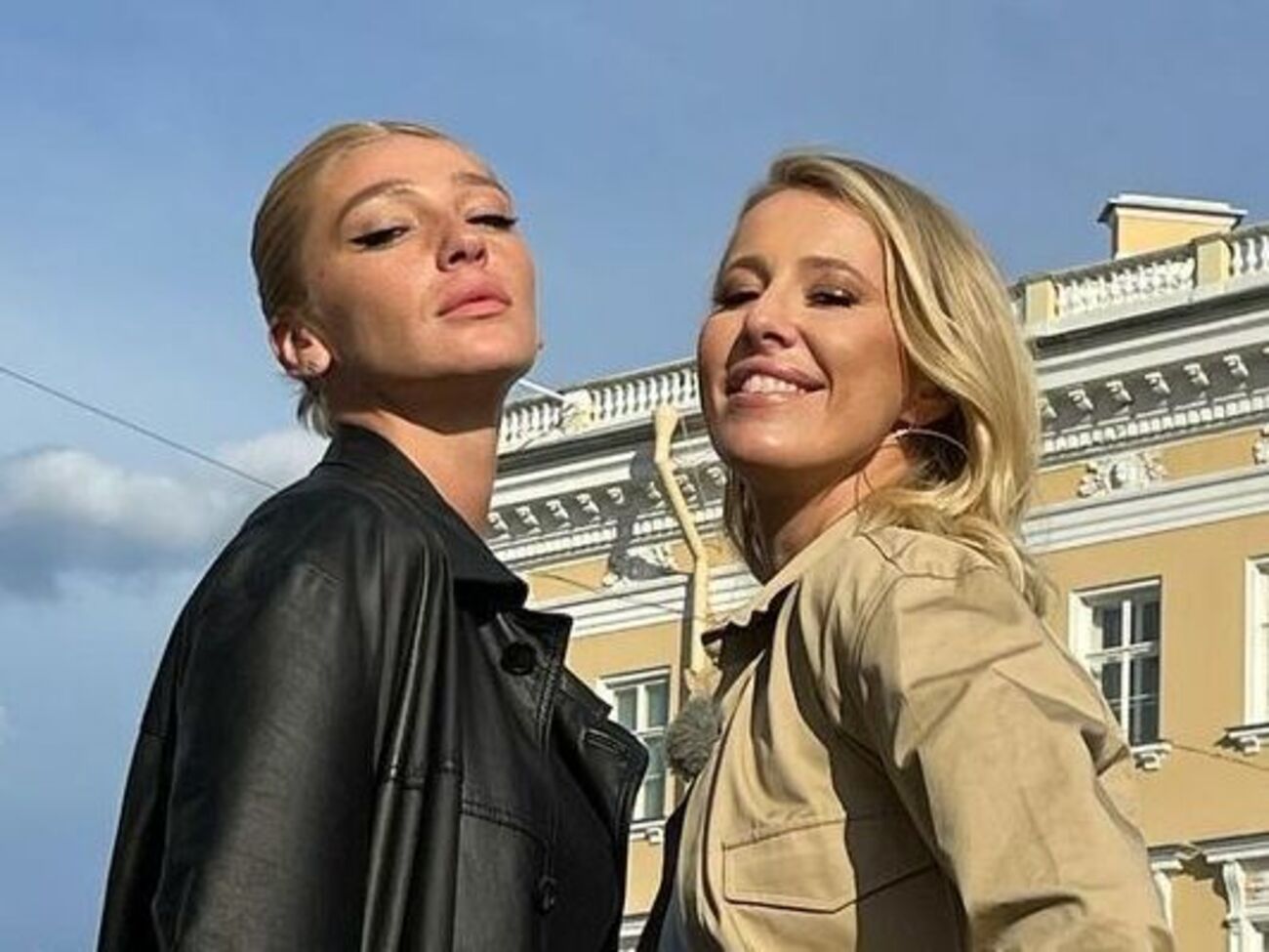 Поцелуй Собчак с Ивлеевой длился несколько секунд