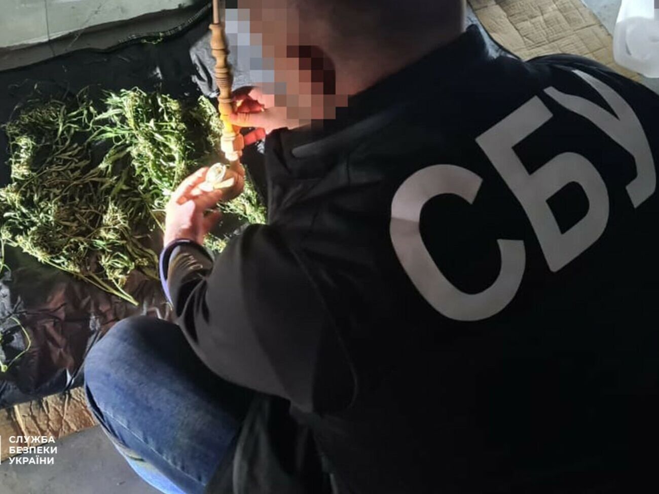 Во время обысков правоохранители нашли подготовленную к сбыту партию наркотиков на более чем 1,5 млн грн