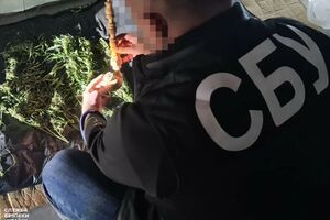 Во время обысков правоохранители нашли подготовленную к сбыту партию наркотиков на более чем 1,5 млн грн