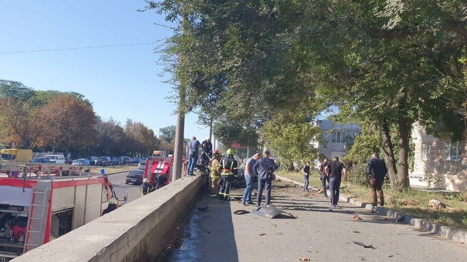 Во взорвавшемся автомобиле было два человека