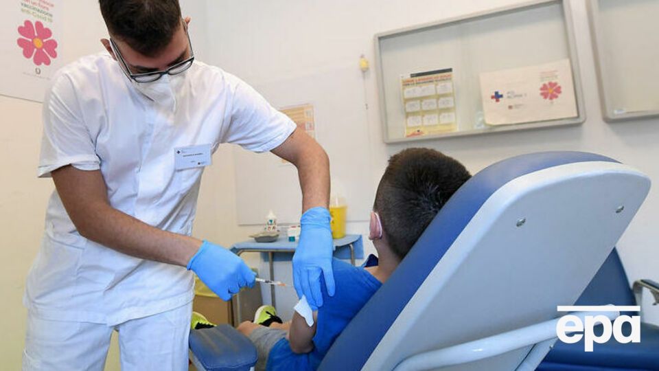 В Минздраве Украины считают, что начинать массовую вакцинацию детей от COVID-19 пока рано