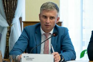 Новіков вважає ситуацію другим випадком після конституційної кризи 2020 року, коли окремі організації судової влади беруть на себе повноваження Верховної Ради