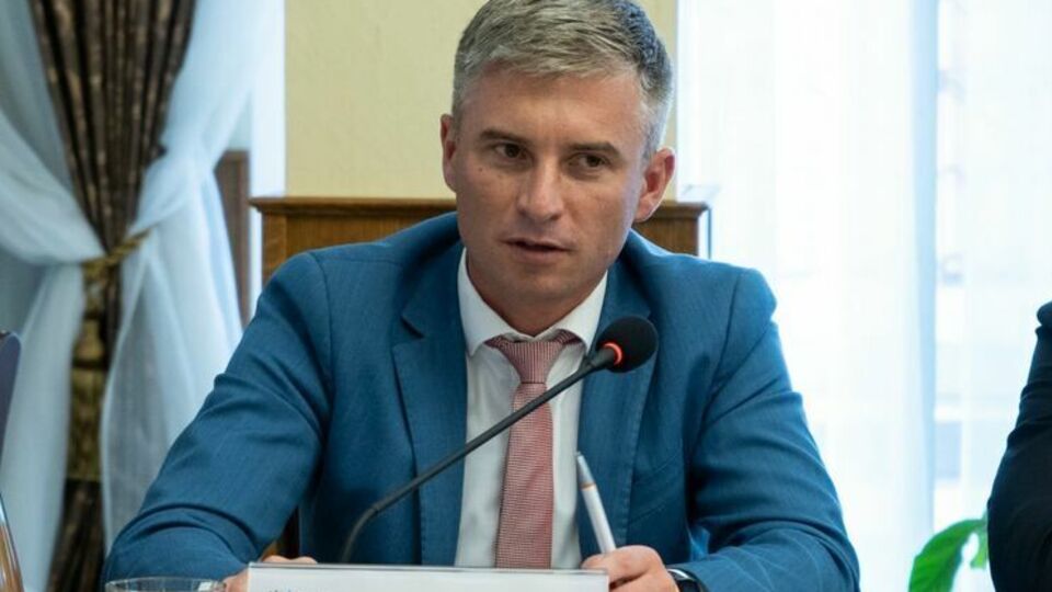 Новиков считает ситуацию вторым случаем после конституционного кризиса 2020 года, когда отдельные организации судебной власти берут на себя полномочия Верховной Рады